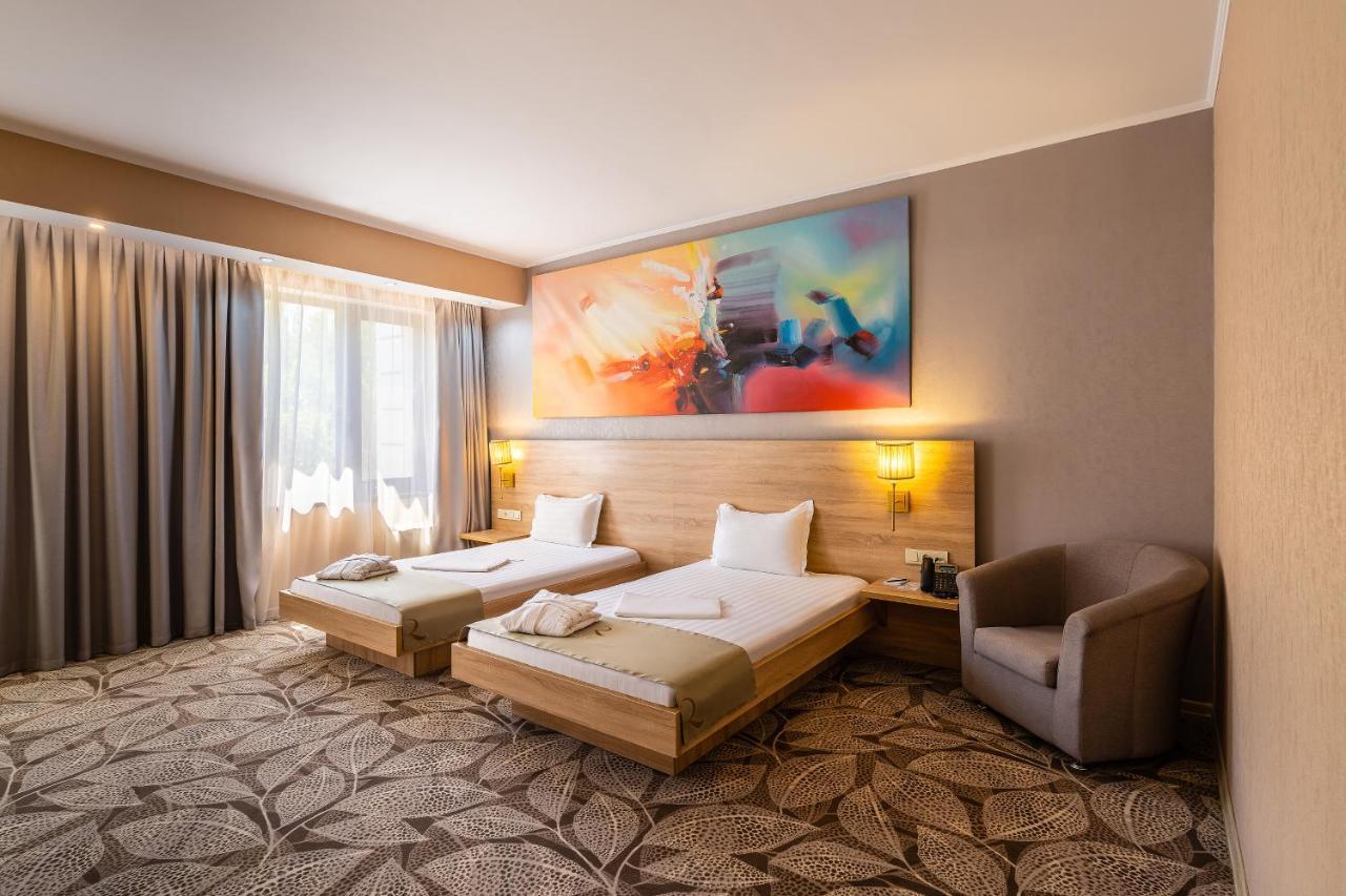 Renion Park Hotel อัลมาตี ภายนอก รูปภาพ