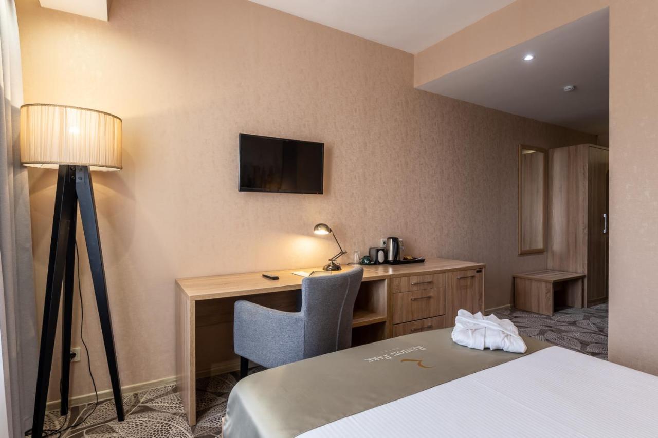 Renion Park Hotel อัลมาตี ภายนอก รูปภาพ