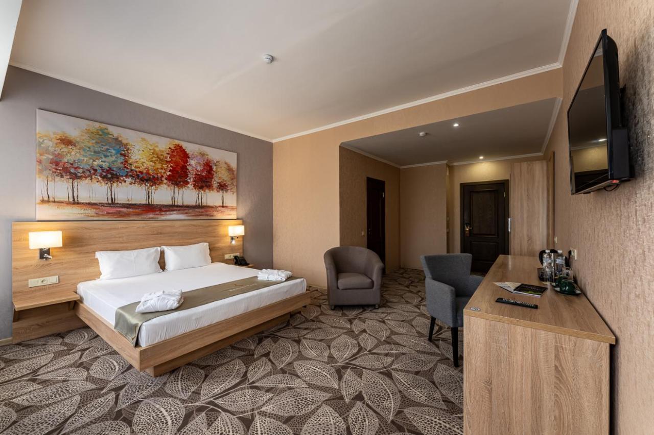 Renion Park Hotel อัลมาตี ภายนอก รูปภาพ