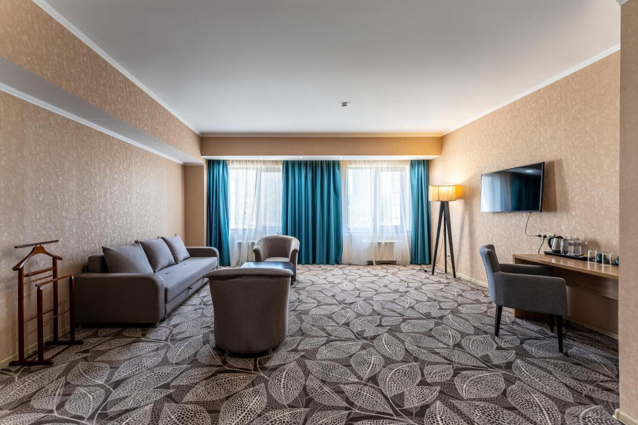 Renion Park Hotel อัลมาตี ภายนอก รูปภาพ