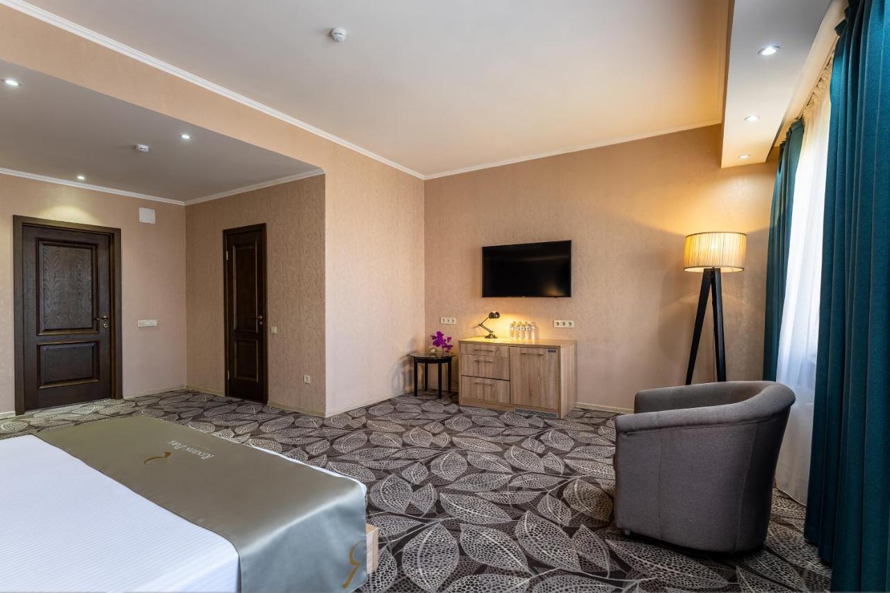 Renion Park Hotel อัลมาตี ภายนอก รูปภาพ