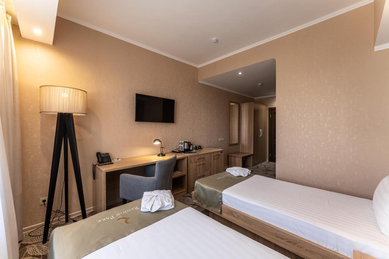 Renion Park Hotel อัลมาตี ภายนอก รูปภาพ